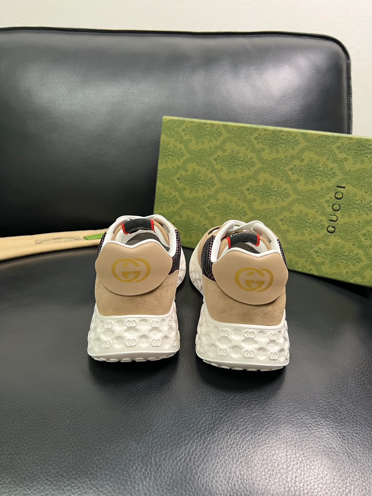 Men's shoes 💰780 Gucci top purchasing agency Gucci counter synchronization. Original factory configuration imported cowhide from Italy with mesh fabric, high-quality splicing and complex craftsmanship, imported cowhide lining, sole: original factory specially provided original sole super comfortable, original factory with single goods high quality, welcome to compare, code number 39-44 (customized 38 45) 85856